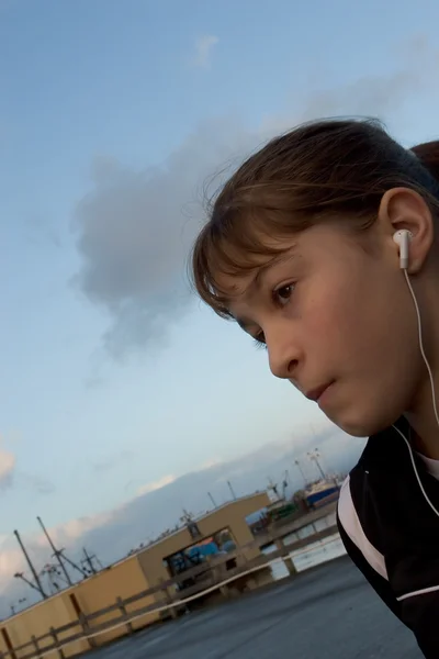 Teen with MP3 Player — Stock Photo, Image