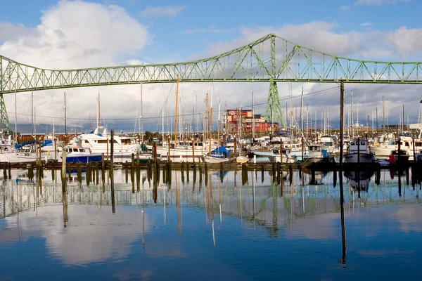 Astoria-megler bridge och västra förtöjning basin — Stockfoto