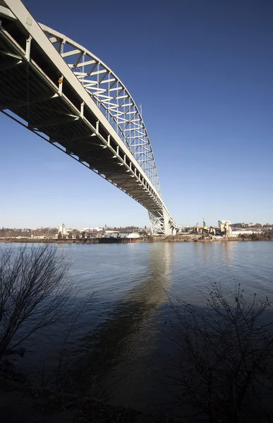 オレゴン州ポートランドでフリーモント橋 — ストック写真