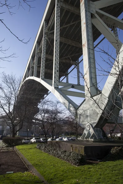 Мост Фримонт в Портленде — стоковое фото