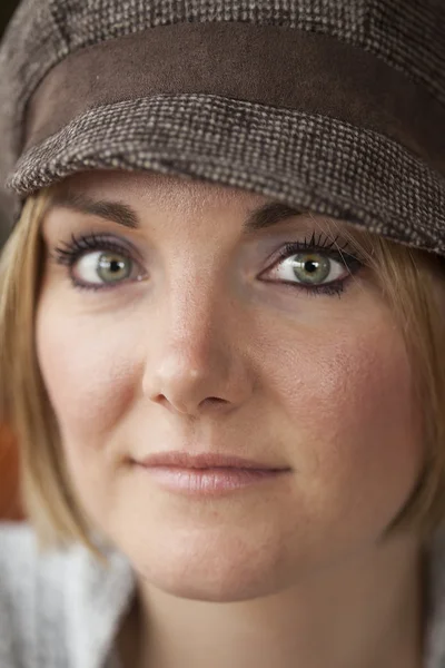 Young Woman Looking Ahead — Stock Photo, Image