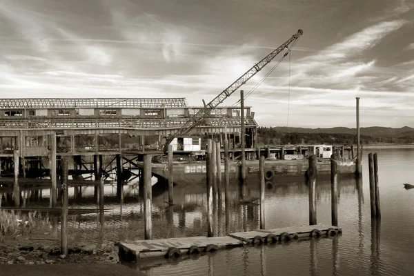 Net Shed and Floating Crane — Stock Photo, Image