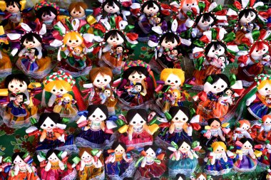 parlak renkli bebek