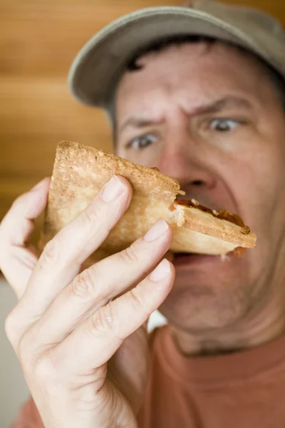 Adam biberli pizza tarafından şok — Stok fotoğraf