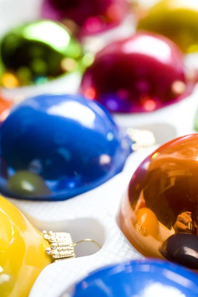 Låda med christmas ornament — Stockfoto
