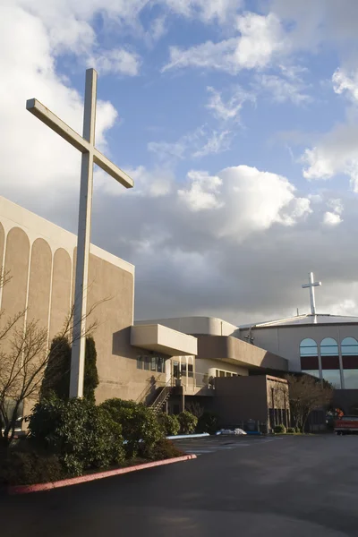 Chiesa, Croce e Cielo Blu — Foto Stock