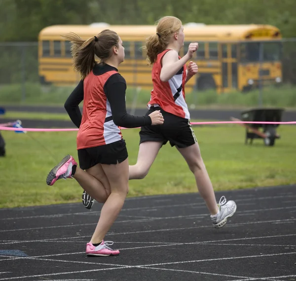 bitiş çizgisine çapraz iki taslakları