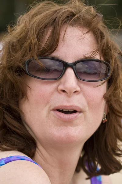 Woman in Sunglasses on the Beach — Stock Photo, Image