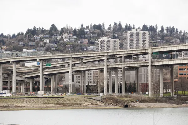 Marquam bridge şehir merkezi ile arka planda portland — Stok fotoğraf