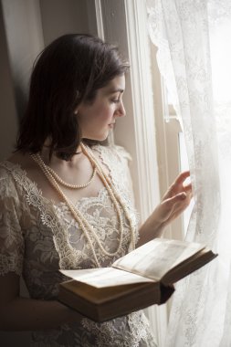 beyaz gelinlik genç kadın