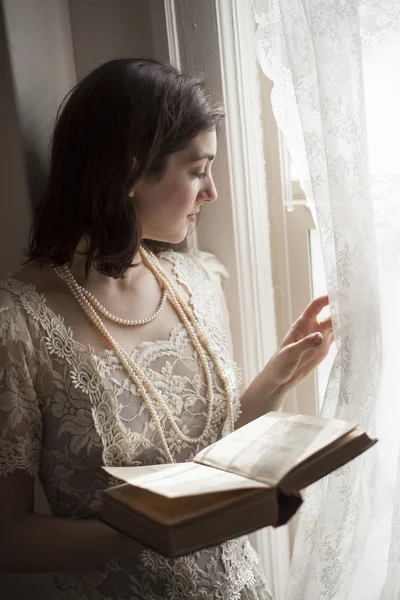 beyaz gelinlik genç kadın