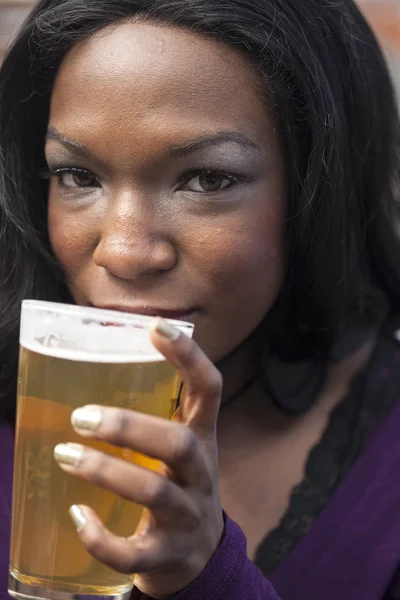 Young African American Woman Drinks Pint of Pale Ale — Stock Photo, Image