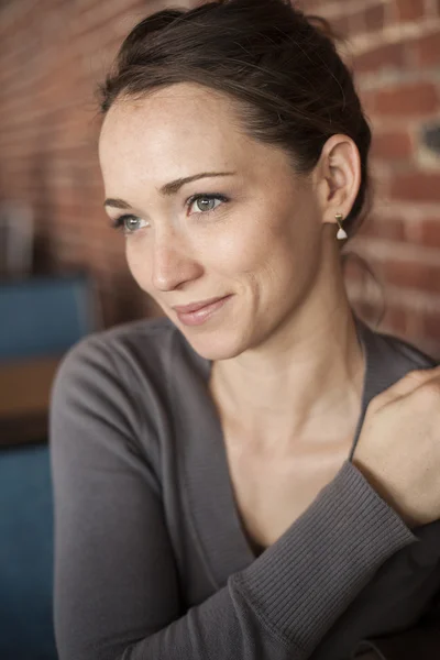 Young Woman with Beautiful Green Eyes and Brown Hair — Stock Photo, Image