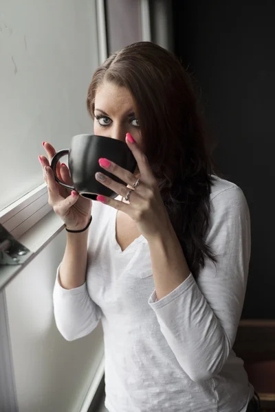 Mujer joven con hermosos ojos azules —  Fotos de Stock