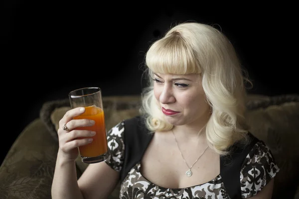 Beautiful Young Woman with Blond Hair Drinking Mango Juice — Stock Photo, Image