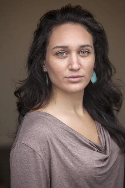 Jonge vrouw met mooie groene ogen — Stockfoto