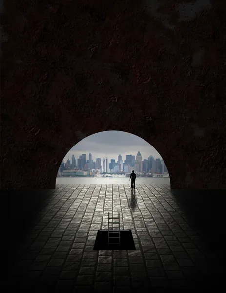 Cidade vista da abertura do túnel — Fotografia de Stock