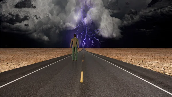 El hombre en la carretera enfrenta la tormenta — Foto de Stock