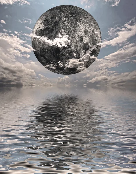 Moon over water — Stock Photo, Image