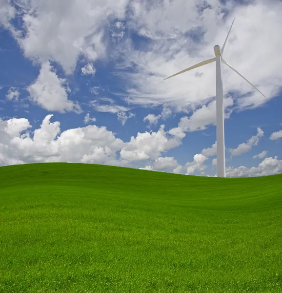 Windmolen op gras — Stockfoto