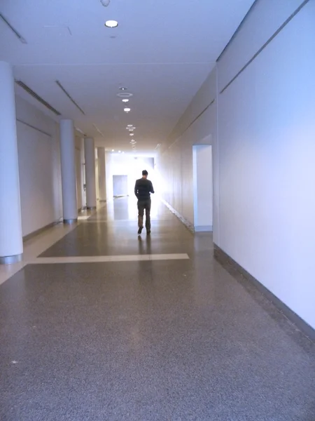 Man in tunnel — Stock Photo, Image