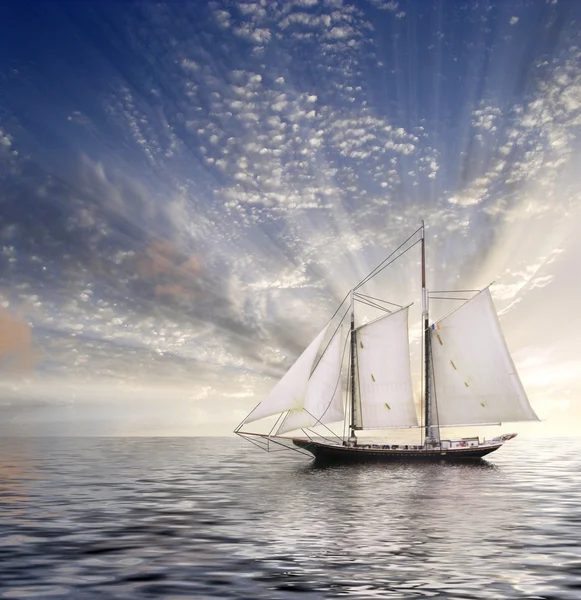 Sailboat Sun and sky — Stock Photo, Image