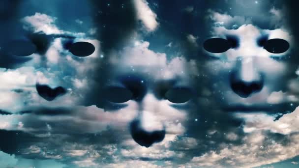Анимация Поверхностные Лица Плавают Среди Облаков — стоковое видео