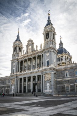 almudena katedral madrid