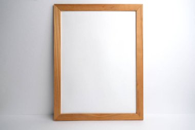 Hafif ahşap çerçeveli beyaz kağıt. Model.