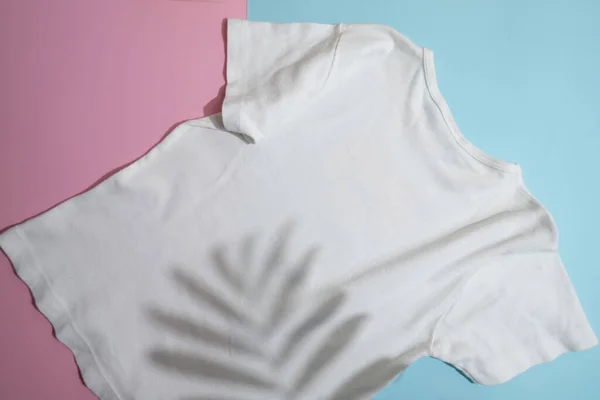 Elegante Camiseta Blanca Cerca Plano Estudio —  Fotos de Stock