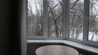 Evde cam pencere, kış