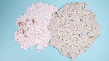 Mavi arkaplanda eski bir kağıt