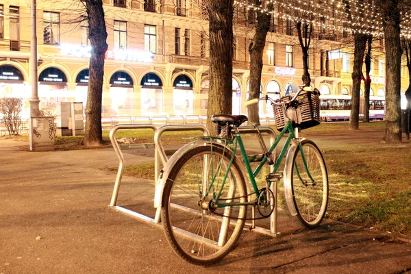 Bisiklet gece sokakta