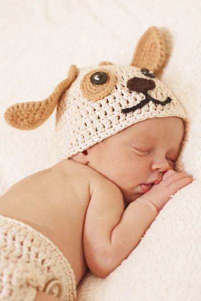 Cute newborn baby sleeps — Stock Photo, Image