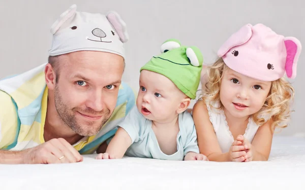 Gelukkig Papa met kinderen — Stockfoto