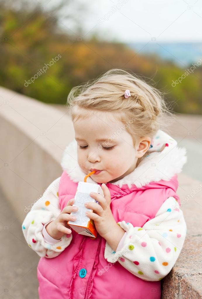 toddler drinking juice