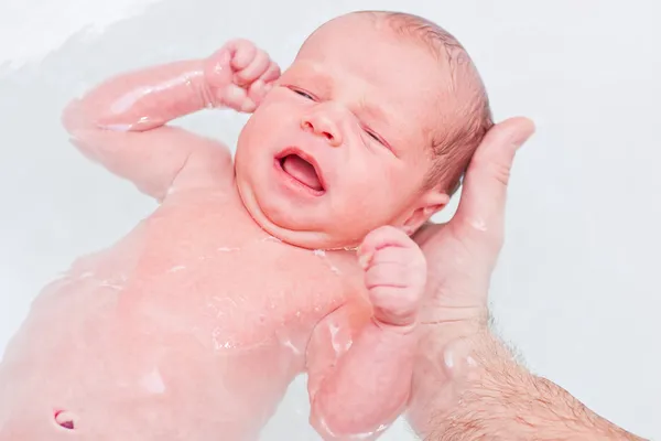 Bathing newborn — Stock Photo, Image