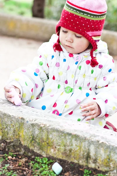 Toddler girl with chalk — Stock Photo, Image