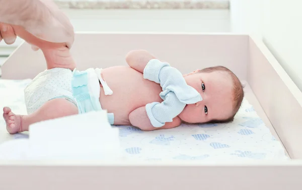 Pasgeboren baby in de kraamkliniek Rechtenvrije Stockafbeeldingen