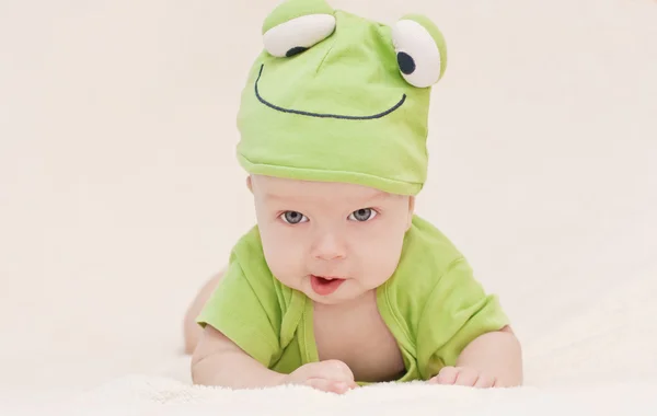 Baby in the hat frog — Stock Photo, Image