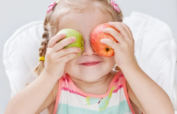 Cute toddler girl with apples — Stock Photo, Image