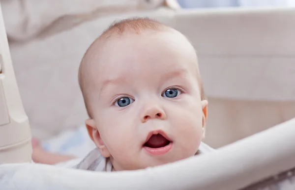 Baby in der Wiege — Stockfoto