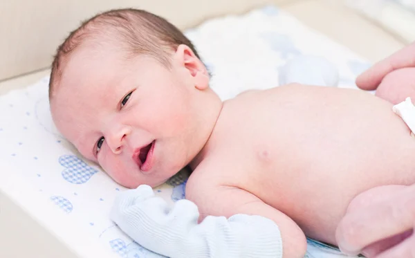 Newborn baby in maternity hospital — Stock Photo, Image