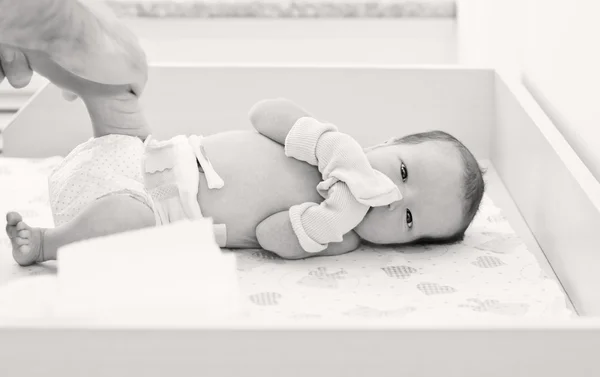 Newborn baby in maternity hospital — Stock Photo, Image