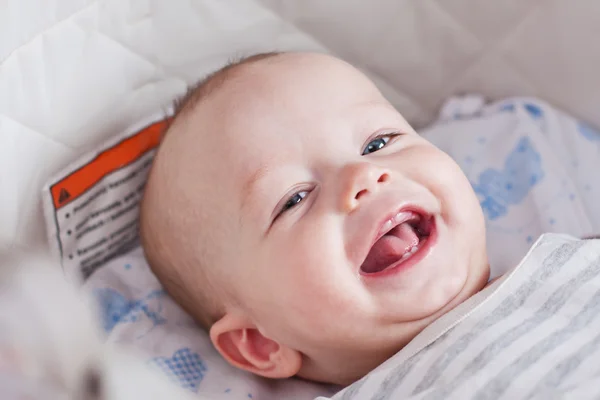 Glücklicher kleiner Junge — Stockfoto