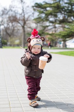 mutlu yürümeye başlayan çocuk oyunları
