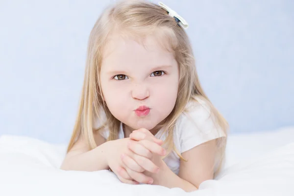 küçük kızgın kız portresi