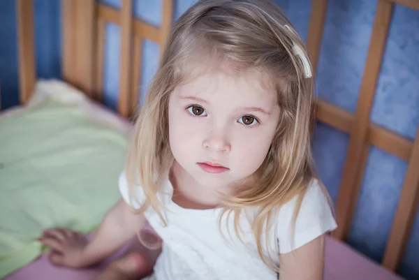 Portrait of a little girl — Stock Photo, Image