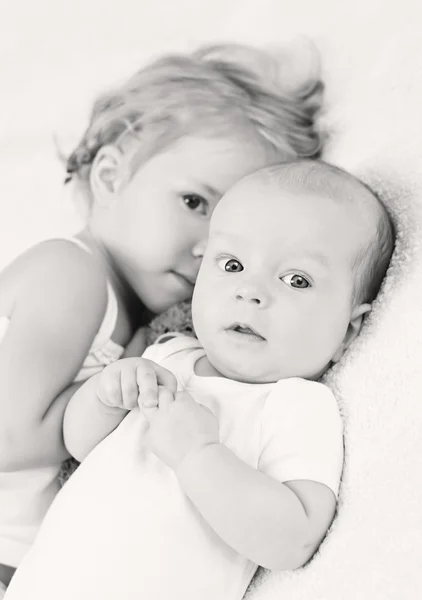 Adorable baby boy and her older sister — Stock Photo, Image