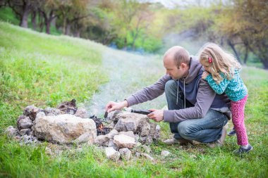 Baba ve kızı niteliğine